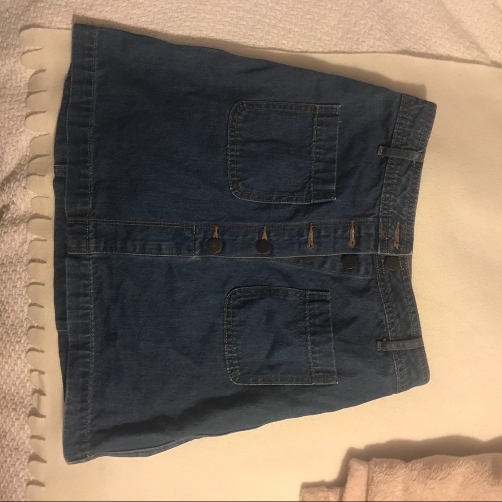 Denim skirt with buttons